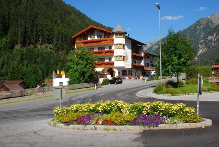 Hotel Troschana Flirsch Eksteriør bilde